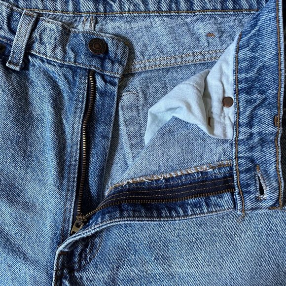 Vintage 1990 Levi’s 540 Light Wash Straight Leg Jeans - Picture 4 of 7